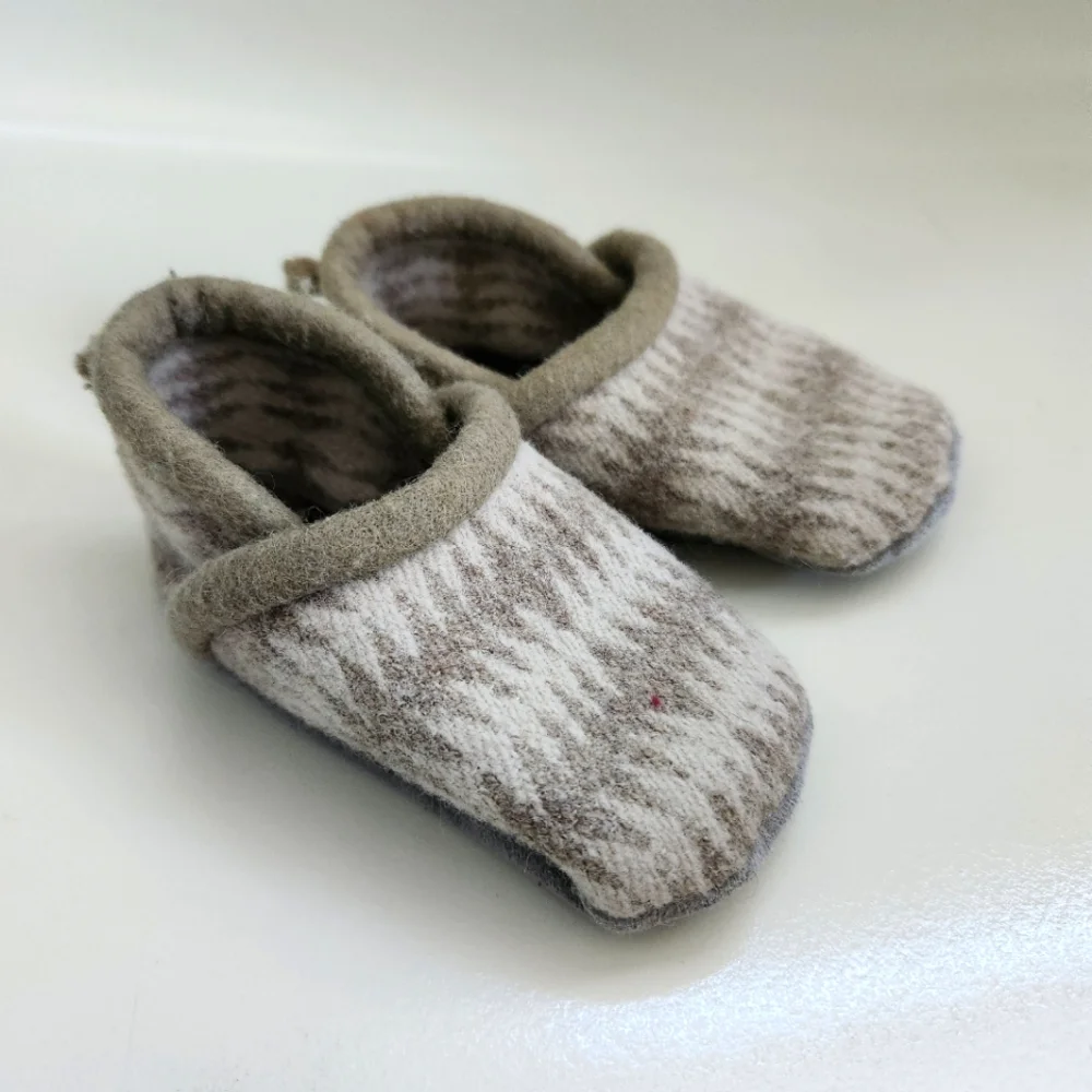 EUC Boutique Grey Wool & Suede Southwestern Moccasins -Size 4, 12-18m